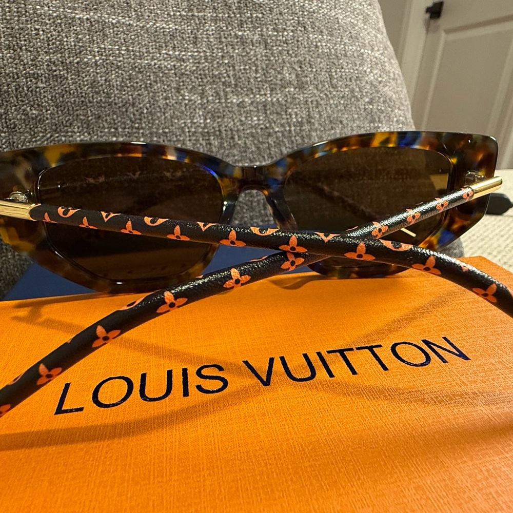 Louis Vuitton Tortoiseshell Cat-Eye Sunglasses with Brown Lenses - Picture 6 of 11